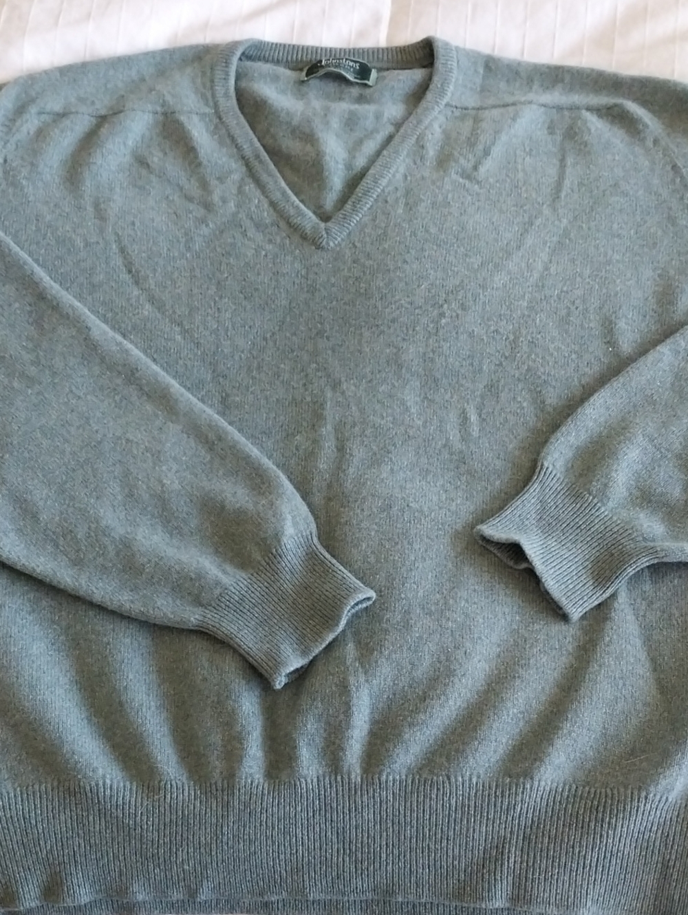 Johnstons of Elgin Men's V-Neck Cashmere Sweater - Heather Green - Size XL